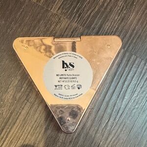 Ya Beauty No Limits Matte Bronzer - Light - Rose Gold Triangle Compact